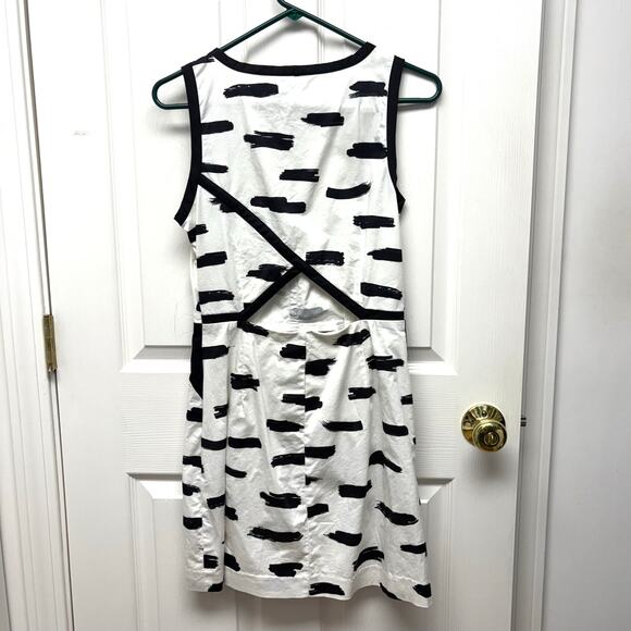 Banana Republic Dresses & Skirts - Banana Republic Cotton Sheath Dress, Back Cut Out, White Black, Women's Size 4